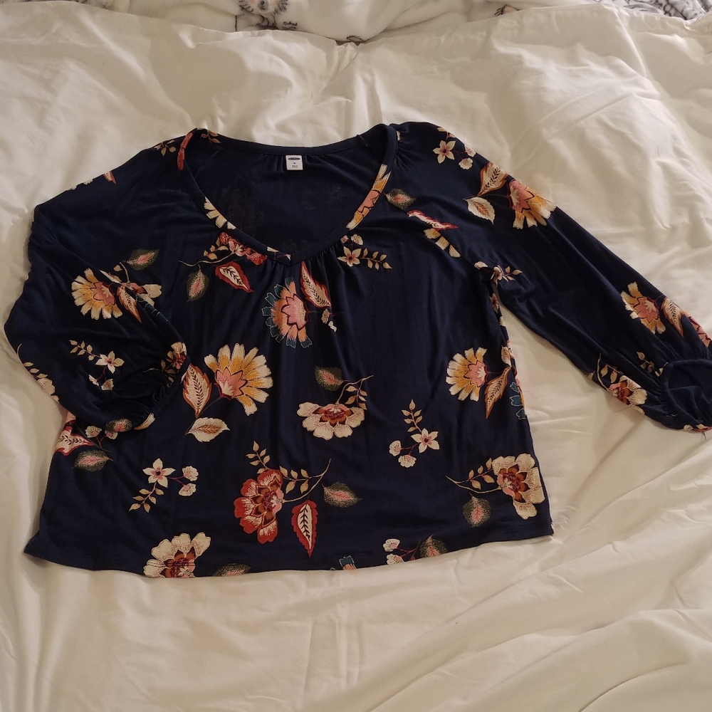Navy floral 3/4 sleeve top